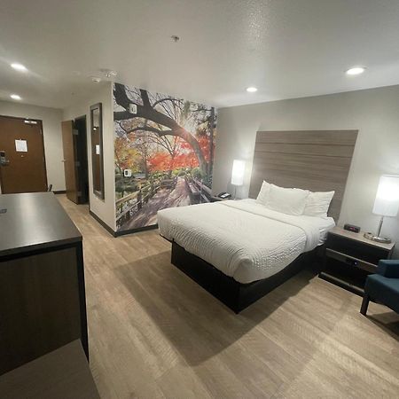 Отель Clarion Pointe Форт-Уэрт Экстерьер фото
